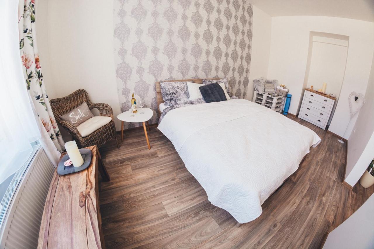 Stylovy Apartman V Centru Nachoda Zewnętrze zdjęcie