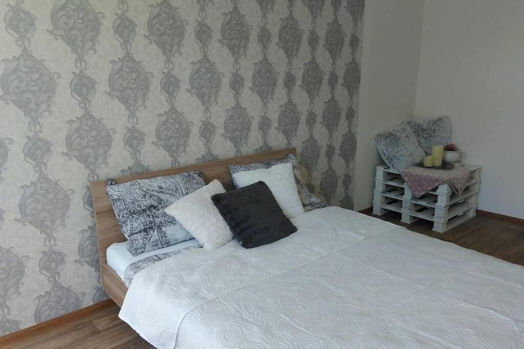 Stylovy Apartman V Centru Nachoda Zewnętrze zdjęcie