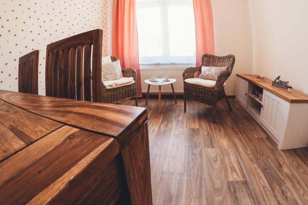 Stylovy Apartman V Centru Nachoda Zewnętrze zdjęcie