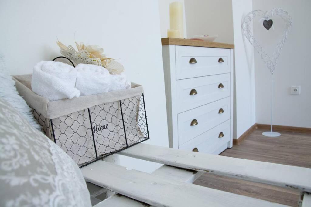 Stylovy Apartman V Centru Nachoda Zewnętrze zdjęcie