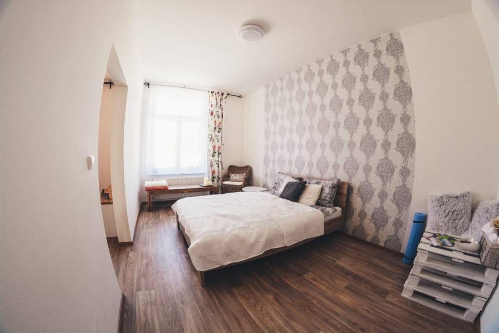 Stylovy Apartman V Centru Nachoda Zewnętrze zdjęcie